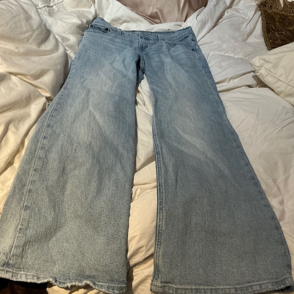 Levi’s Middy Flare HIgh Rise Light Wash Wide Leg Jeans Size 26